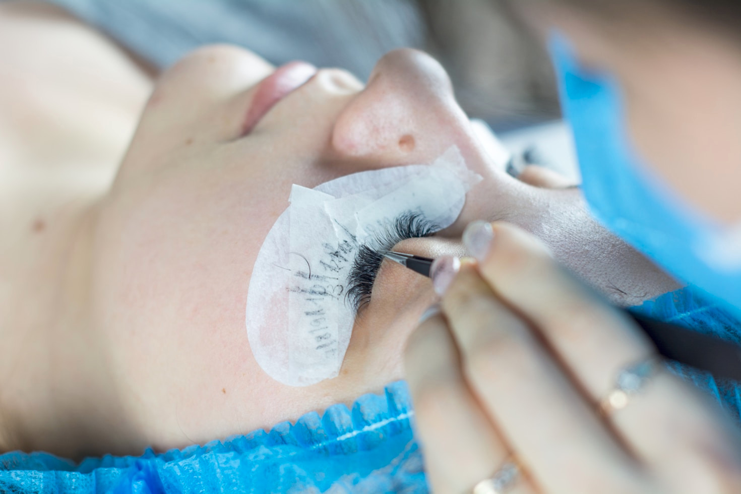 ¿Por qué se vuelven blancas las cejas y cómo solucionarlo? | Ímpetu